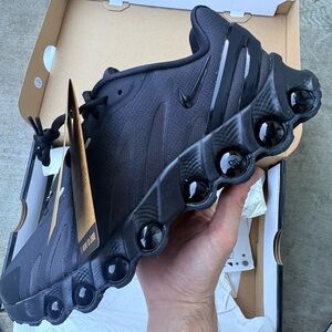 Nike Air Max DN8 Triple Black Men 9.5 New FQ7860-002